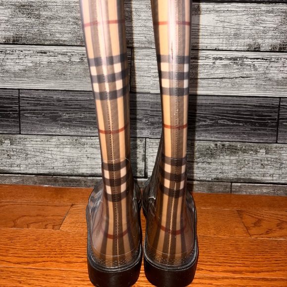 Authentic Burberry Rain Boots size 38 Euro (7.5 US) worn a few times. - Picture 2 of 5